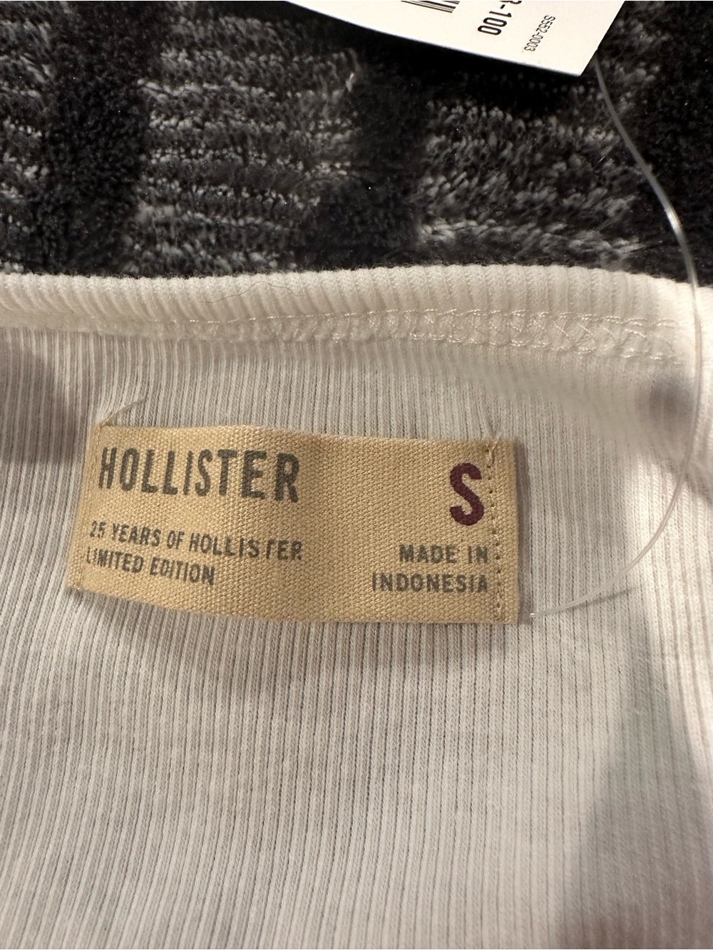 Hollister White Ribbed Lace-Trim Cami - Picture 5 of 5